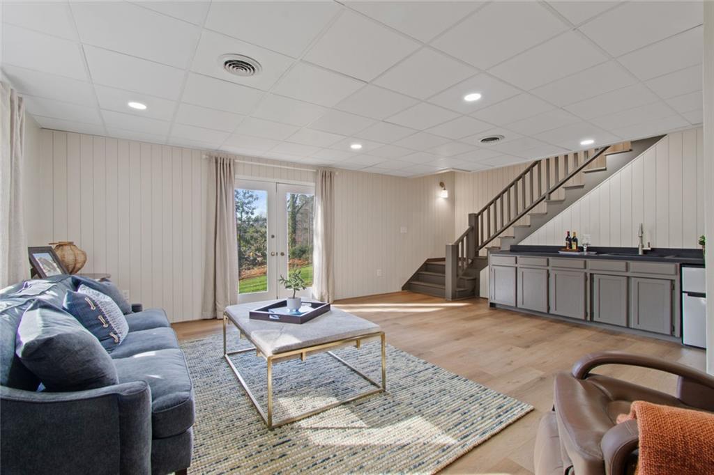 3526 Edgewood Circle