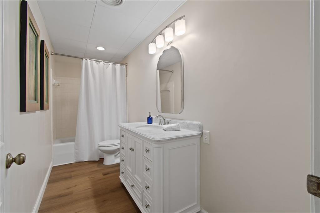 3526 Edgewood Circle