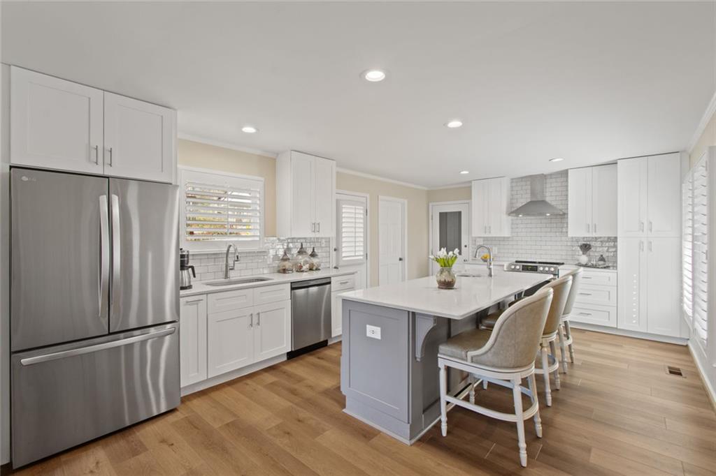 3526 Edgewood Circle