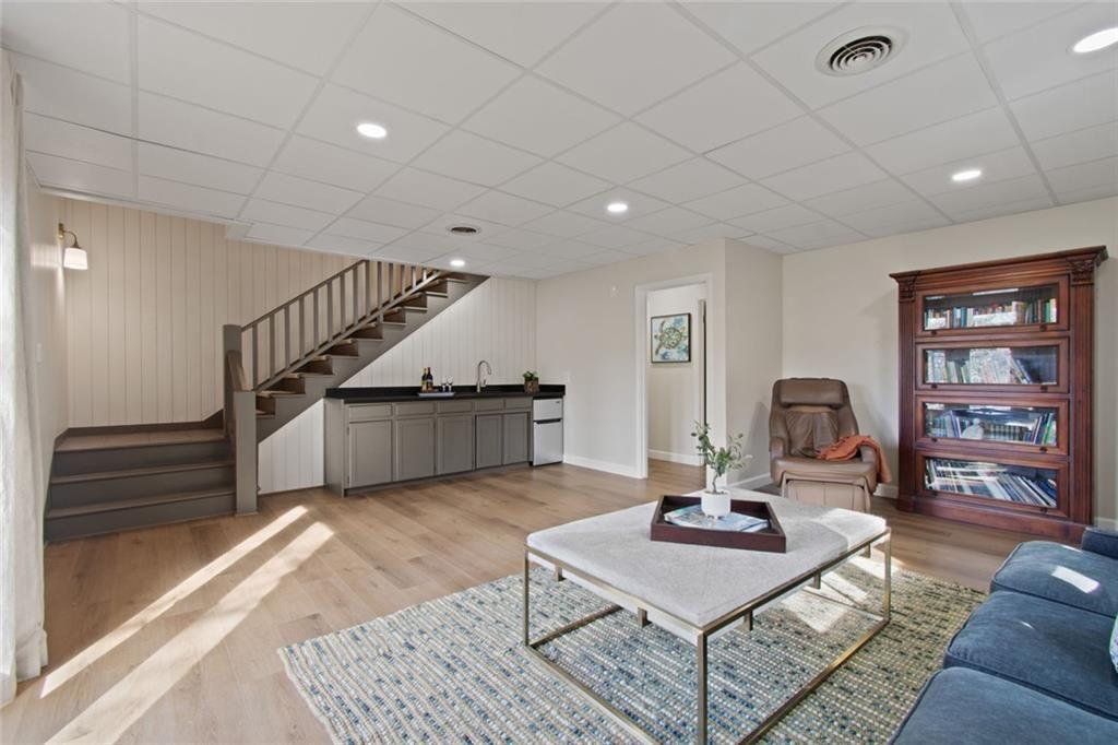 3526 Edgewood Circle