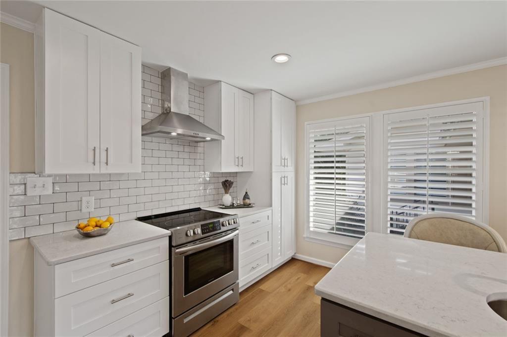 3526 Edgewood Circle