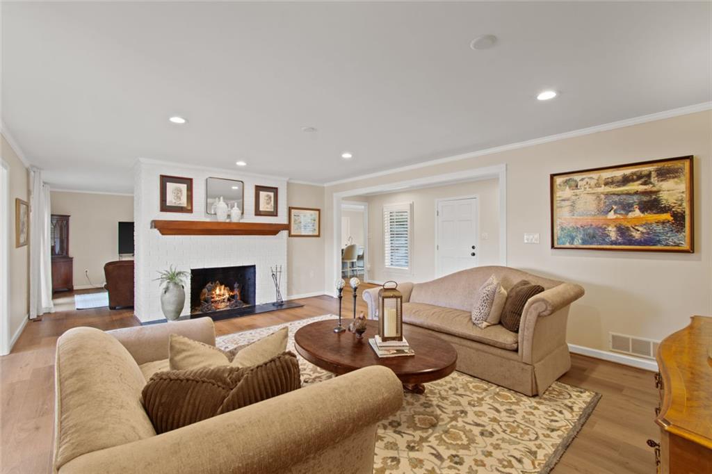 3526 Edgewood Circle