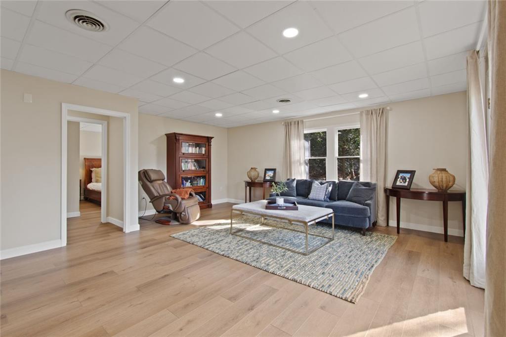 3526 Edgewood Circle