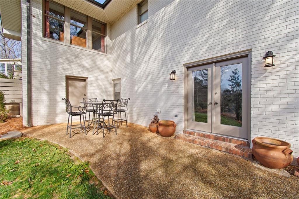 3526 Edgewood Circle