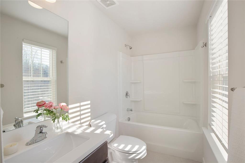 6215 Vista Crossing Way