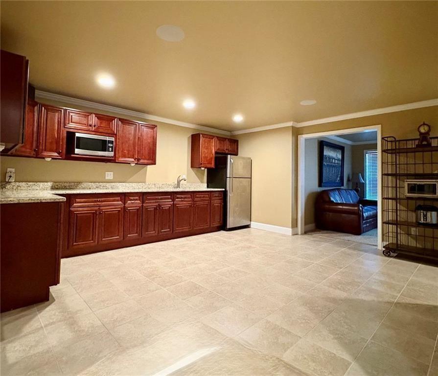 2390 Colchester Court