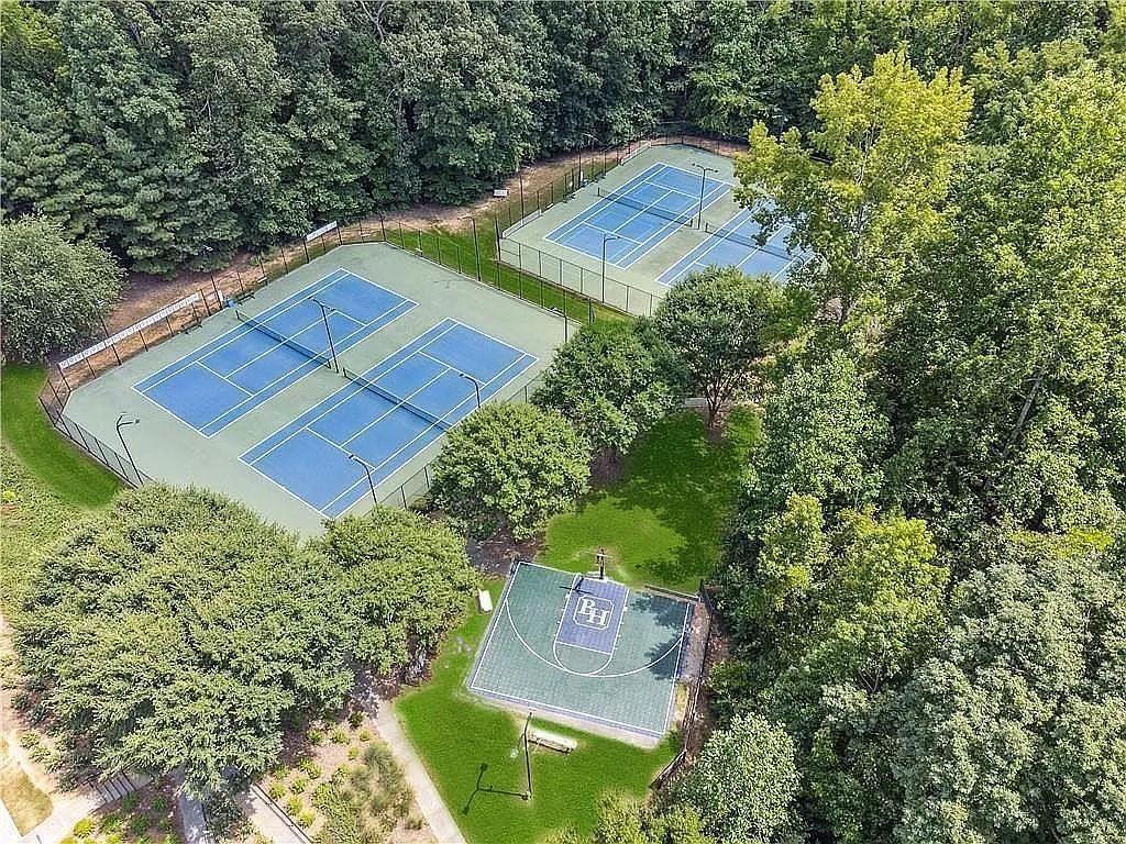 2390 Colchester Court