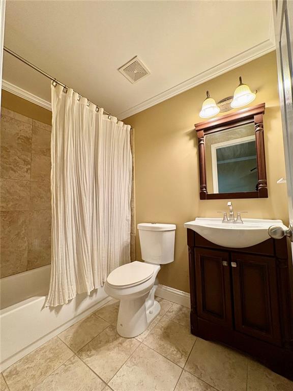 2390 Colchester Court