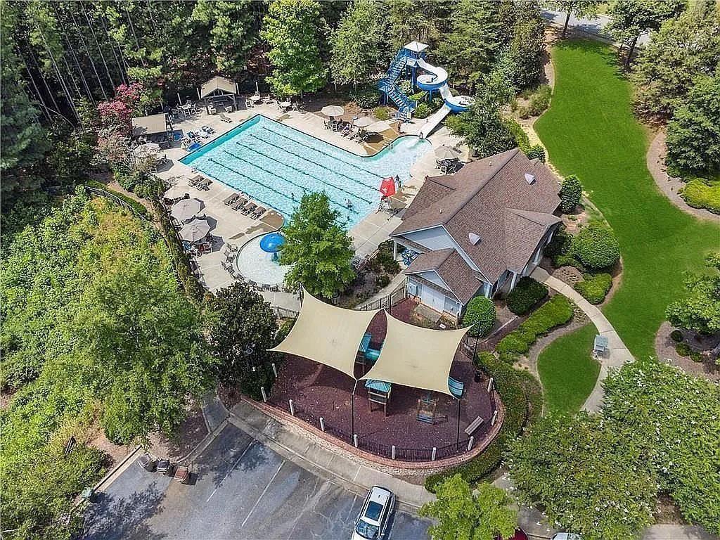 2390 Colchester Court