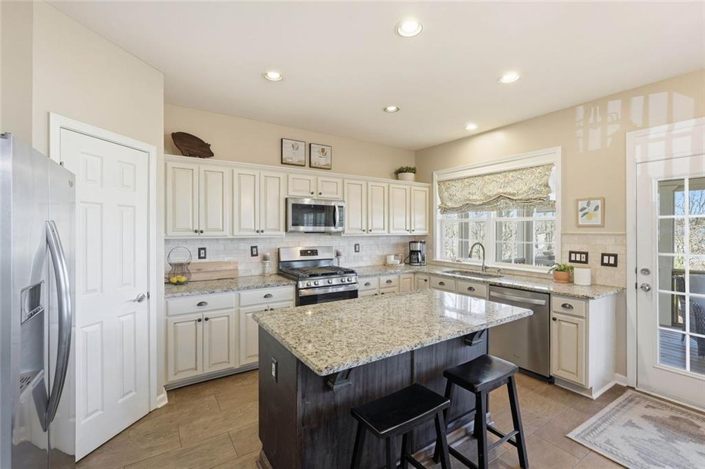 1525 Aurelia Drive