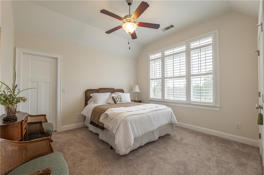 132 Chestnut Oak Lane