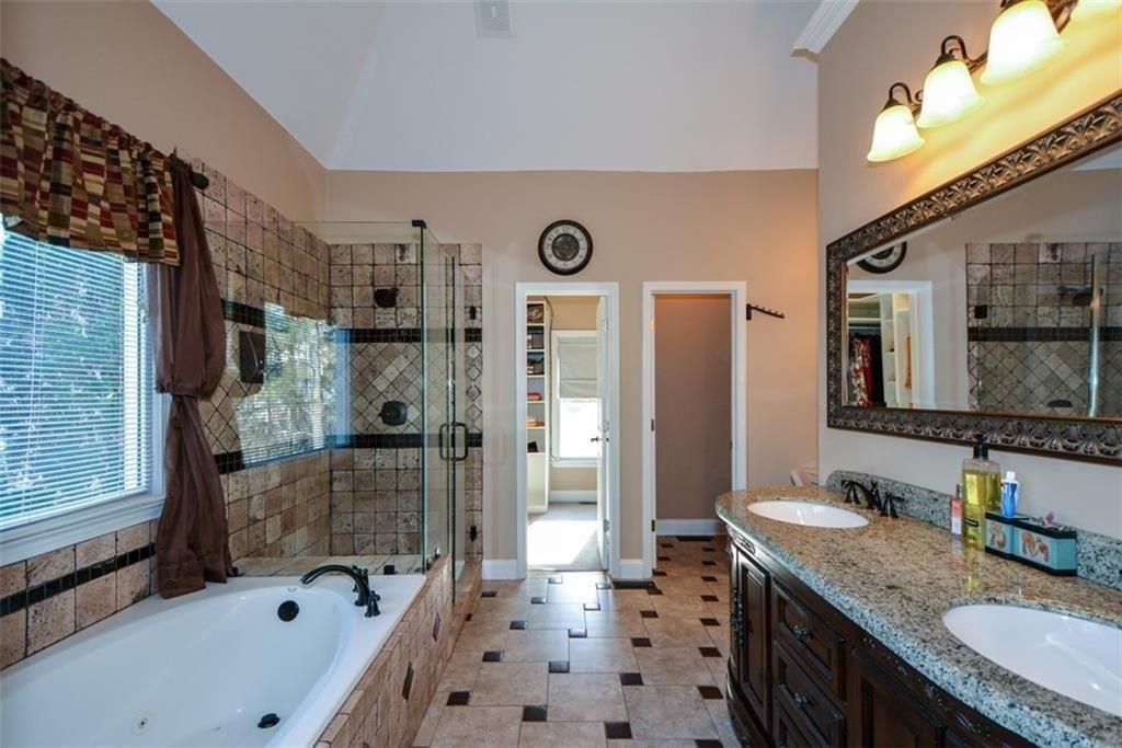 515 Hillcrest View Drive NE