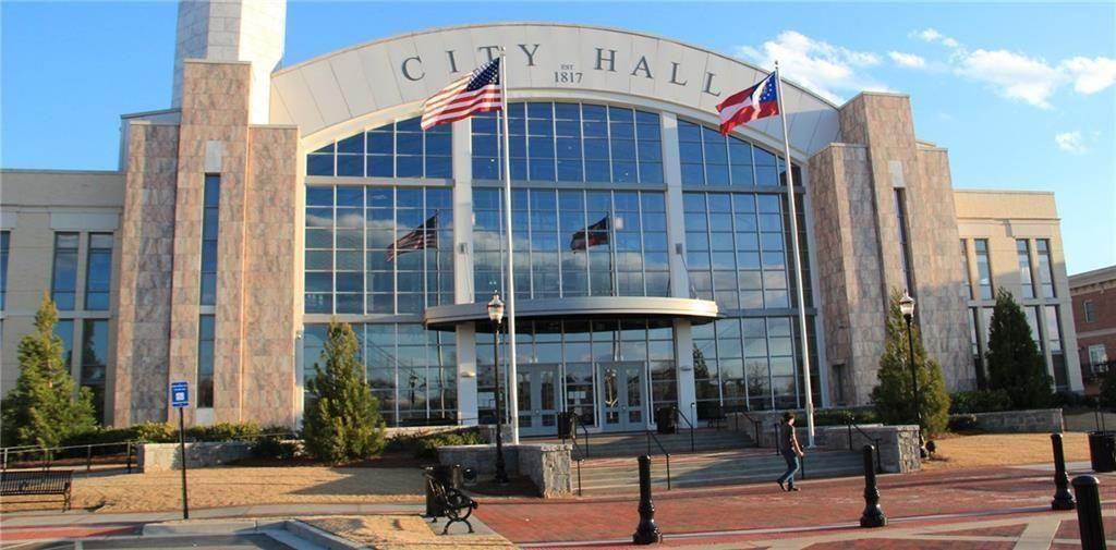 515 Hillcrest View Drive NE