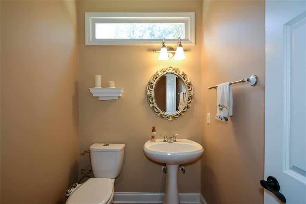 515 Hillcrest View Drive NE