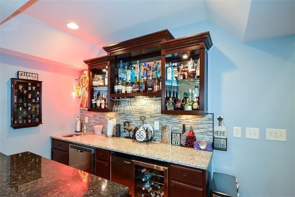 515 Hillcrest View Drive NE