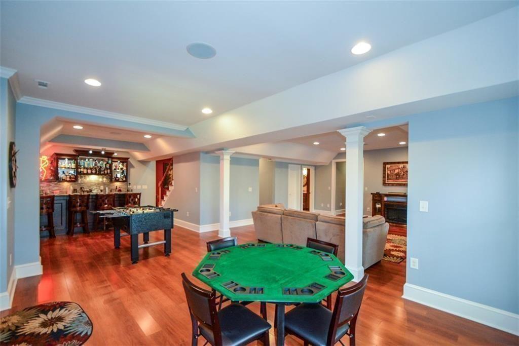 515 Hillcrest View Drive NE