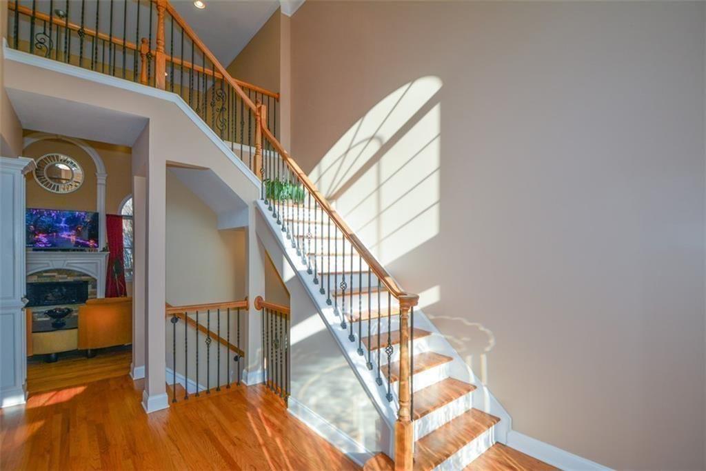 515 Hillcrest View Drive NE