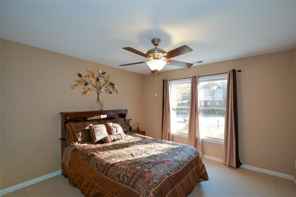 515 Hillcrest View Drive NE