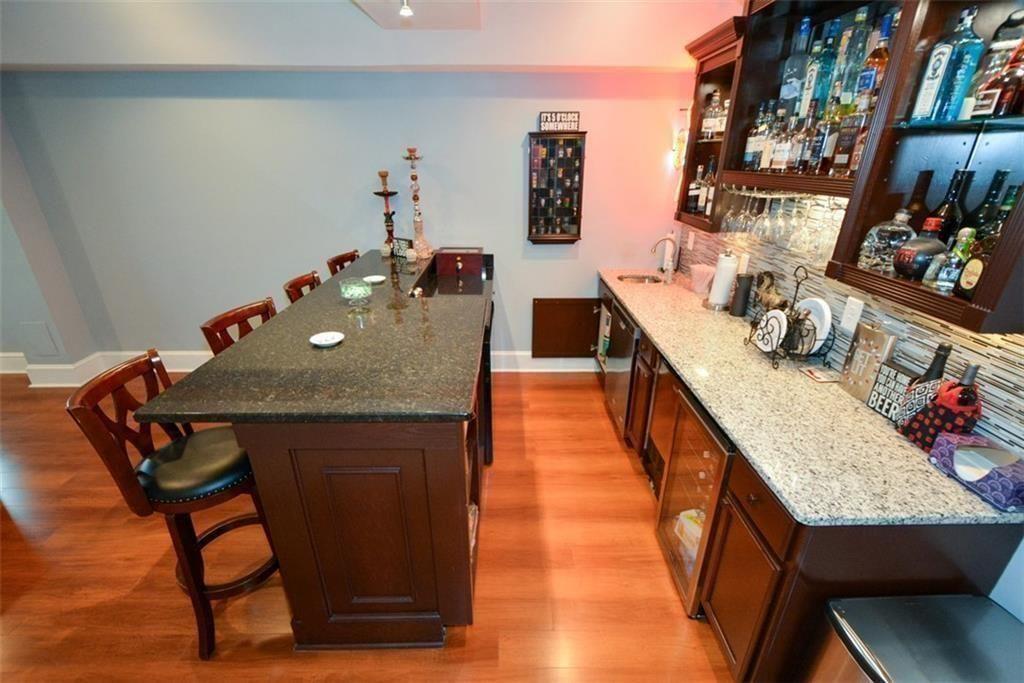 515 Hillcrest View Drive NE