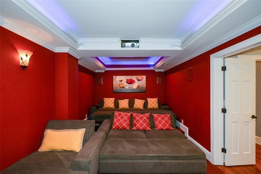 515 Hillcrest View Drive NE