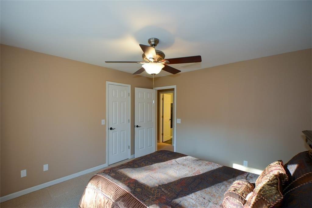 515 Hillcrest View Drive NE