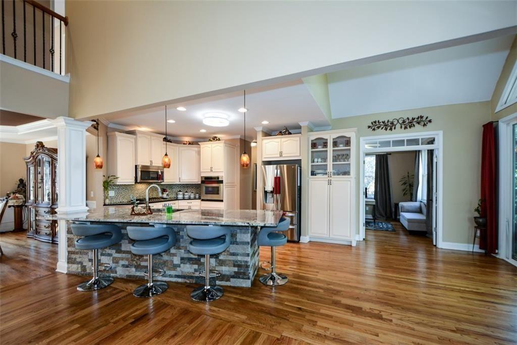 515 Hillcrest View Drive NE