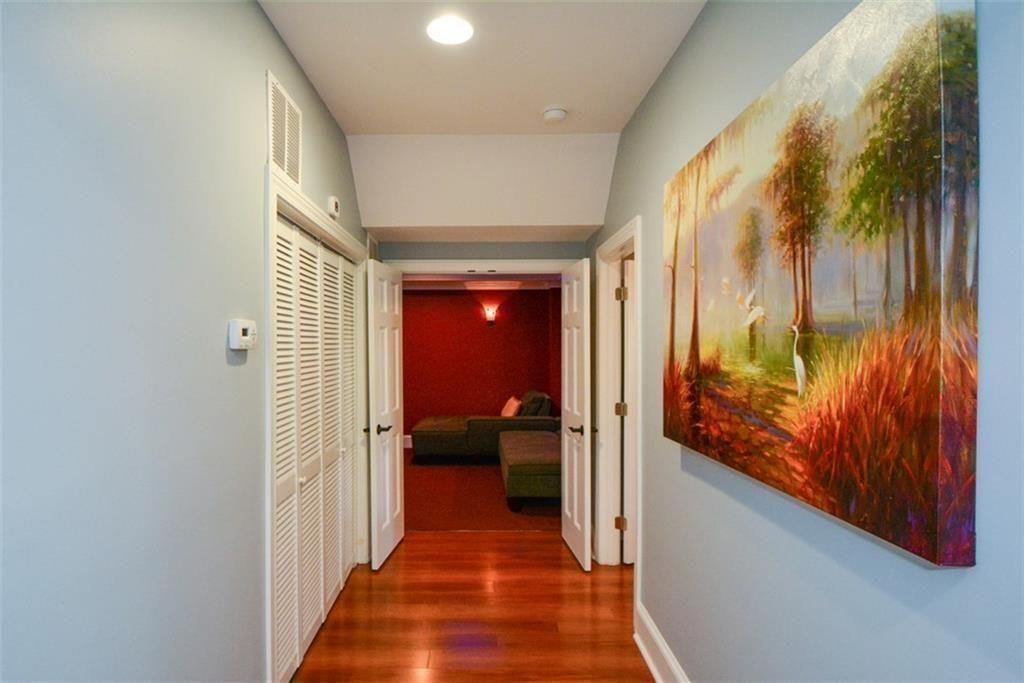 515 Hillcrest View Drive NE