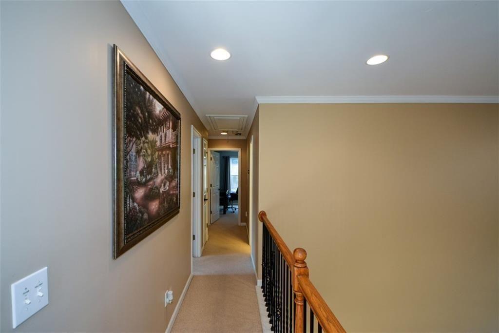 515 Hillcrest View Drive NE