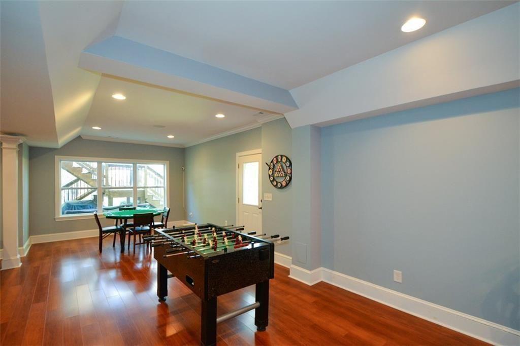 515 Hillcrest View Drive NE