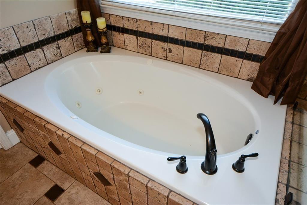 515 Hillcrest View Drive NE