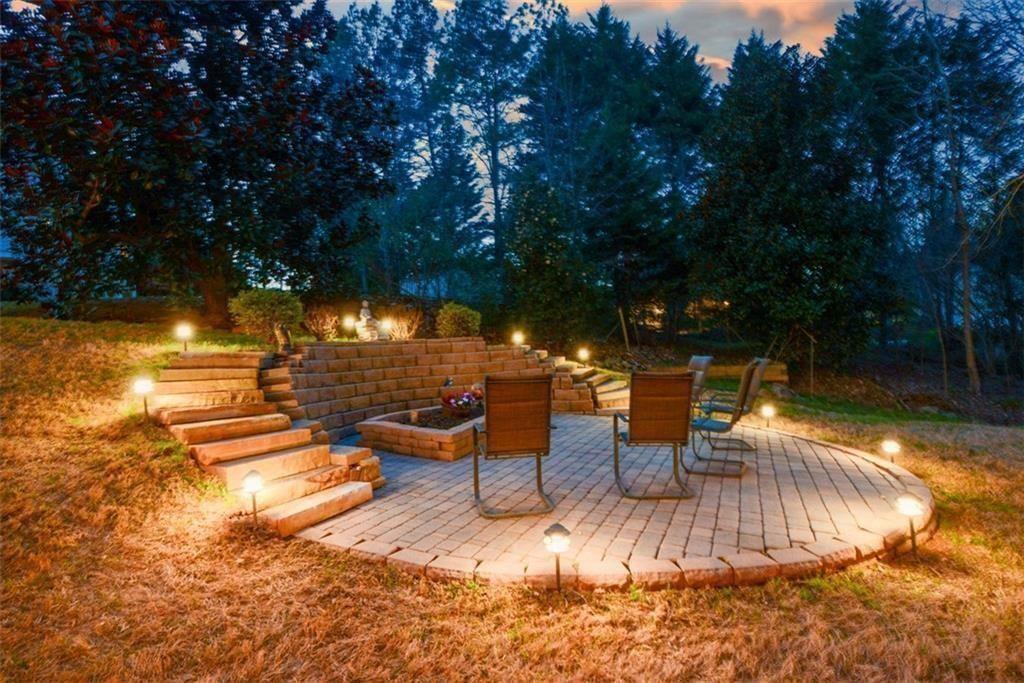 515 Hillcrest View Drive NE