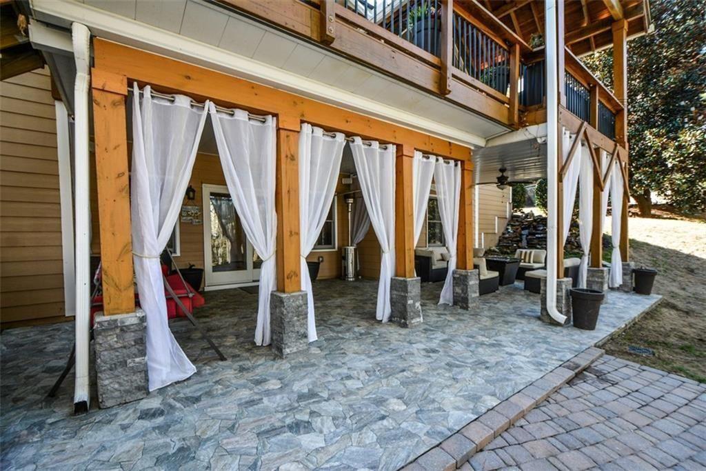 515 Hillcrest View Drive NE