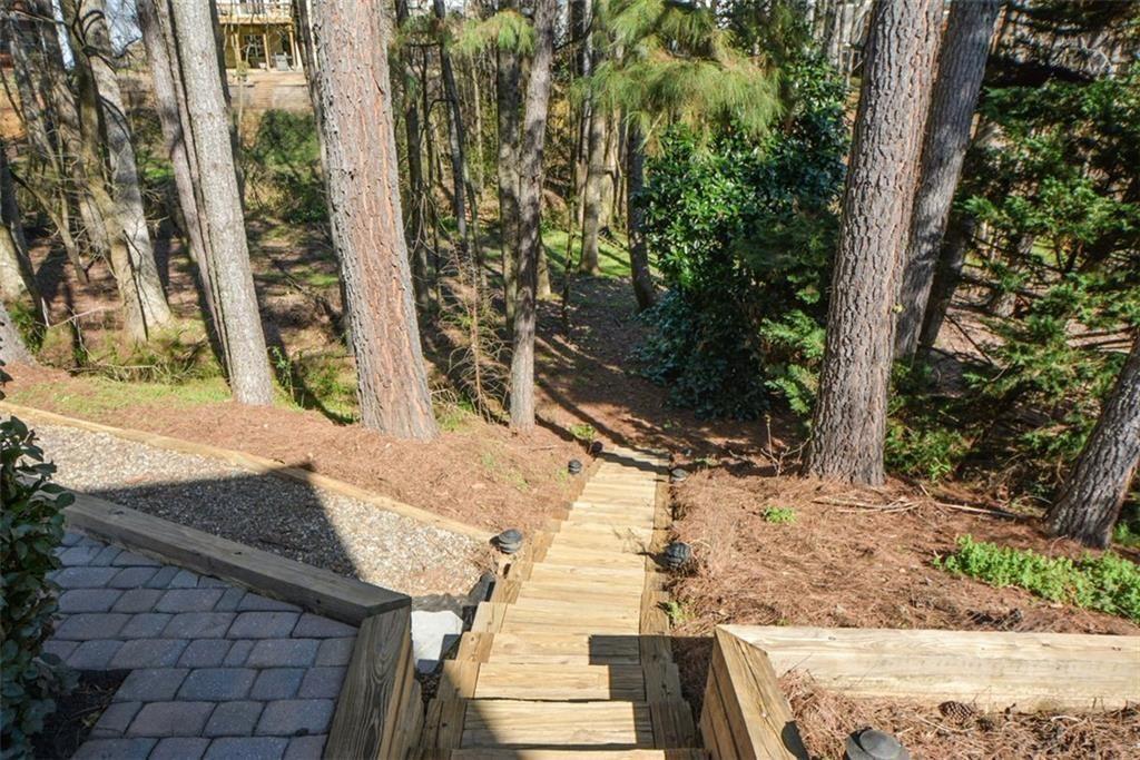 515 Hillcrest View Drive NE