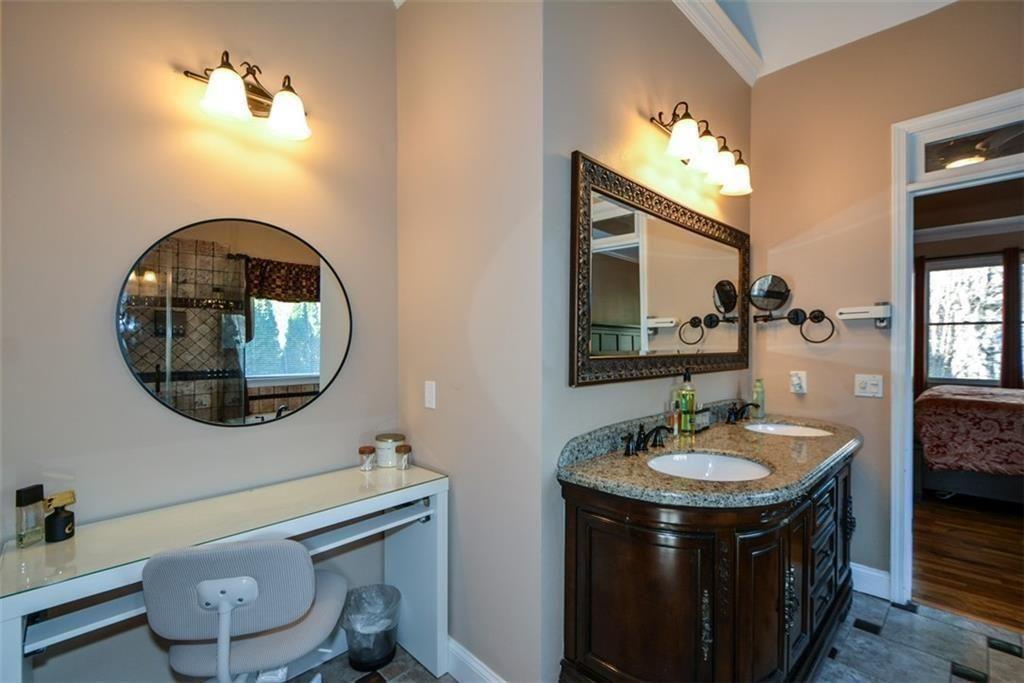 515 Hillcrest View Drive NE