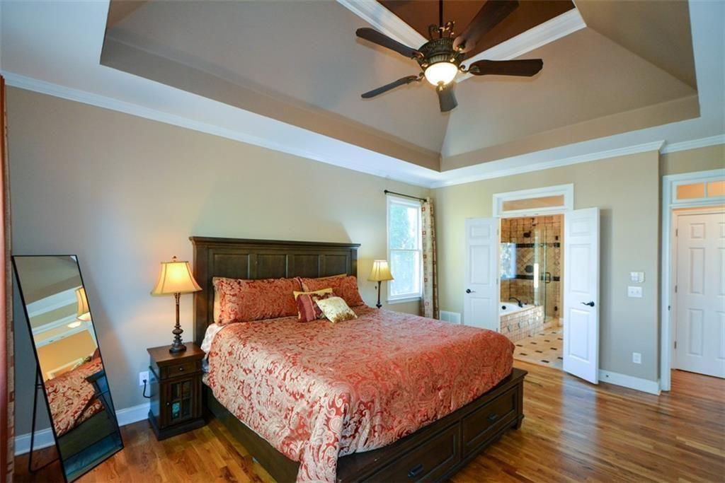 515 Hillcrest View Drive NE