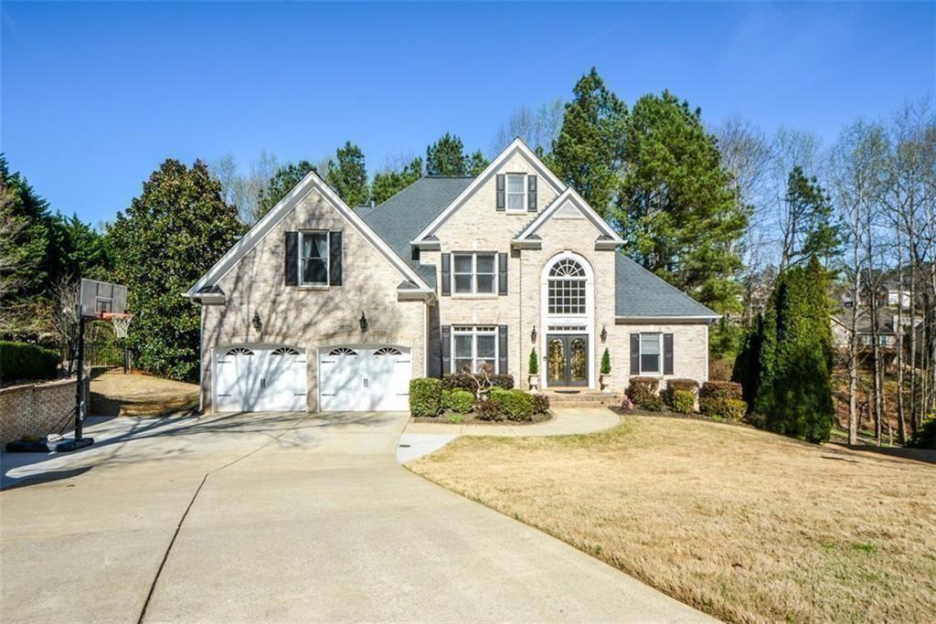 515 Hillcrest View Drive NE