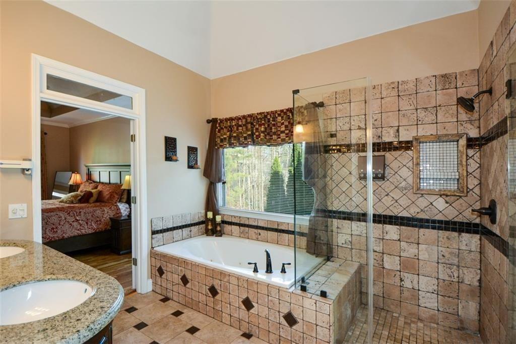 515 Hillcrest View Drive NE