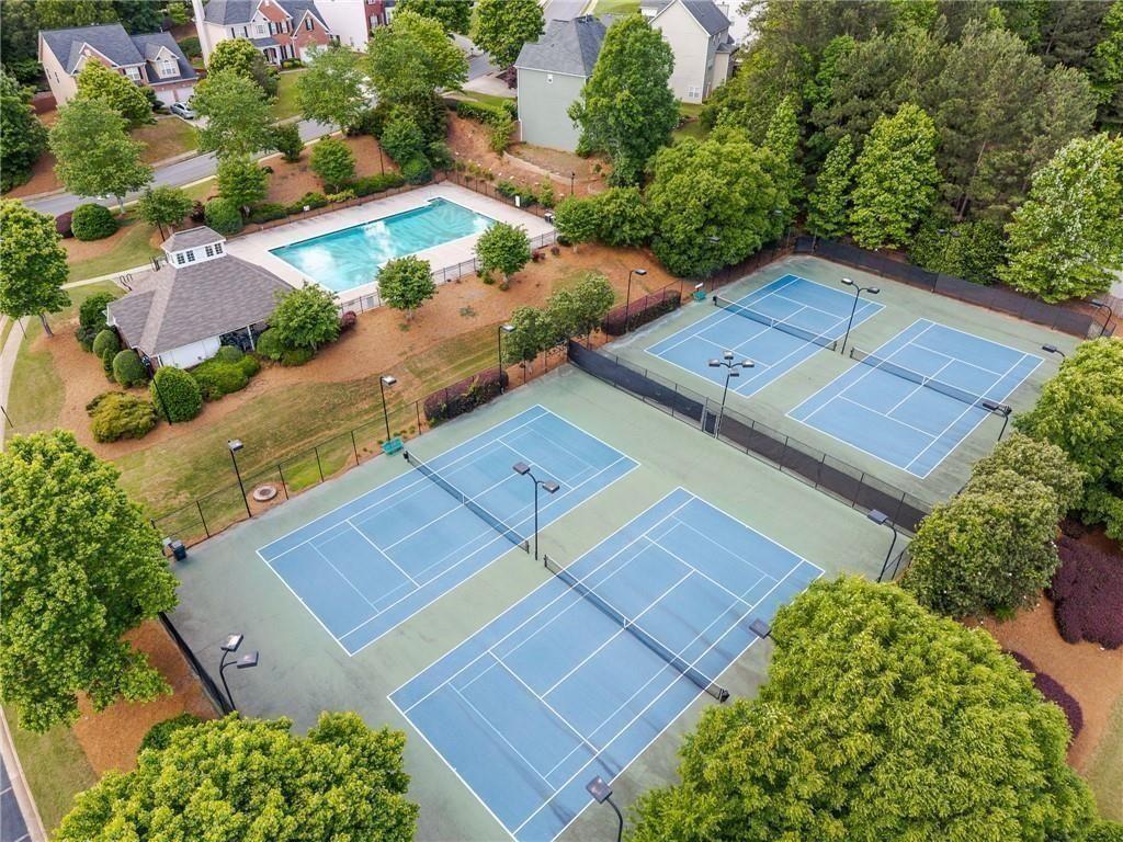 515 Hillcrest View Drive NE