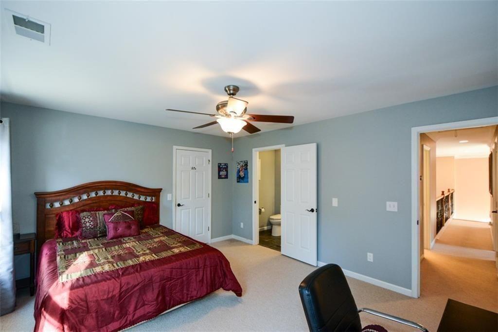 515 Hillcrest View Drive NE