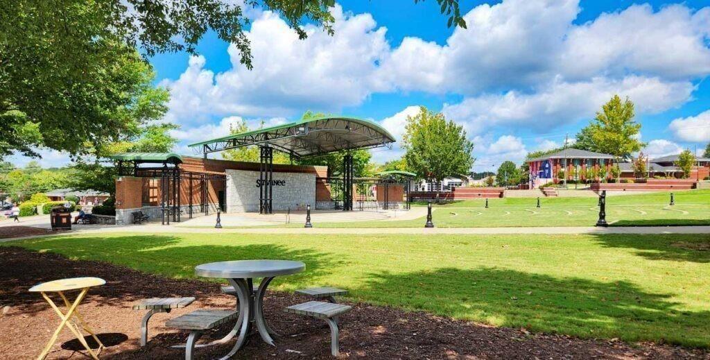 515 Hillcrest View Drive NE