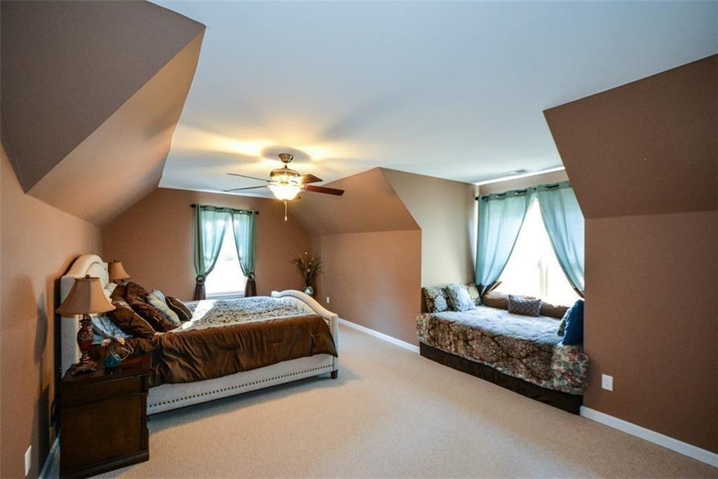 515 Hillcrest View Drive NE