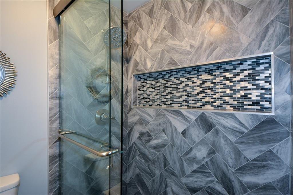 515 Hillcrest View Drive NE