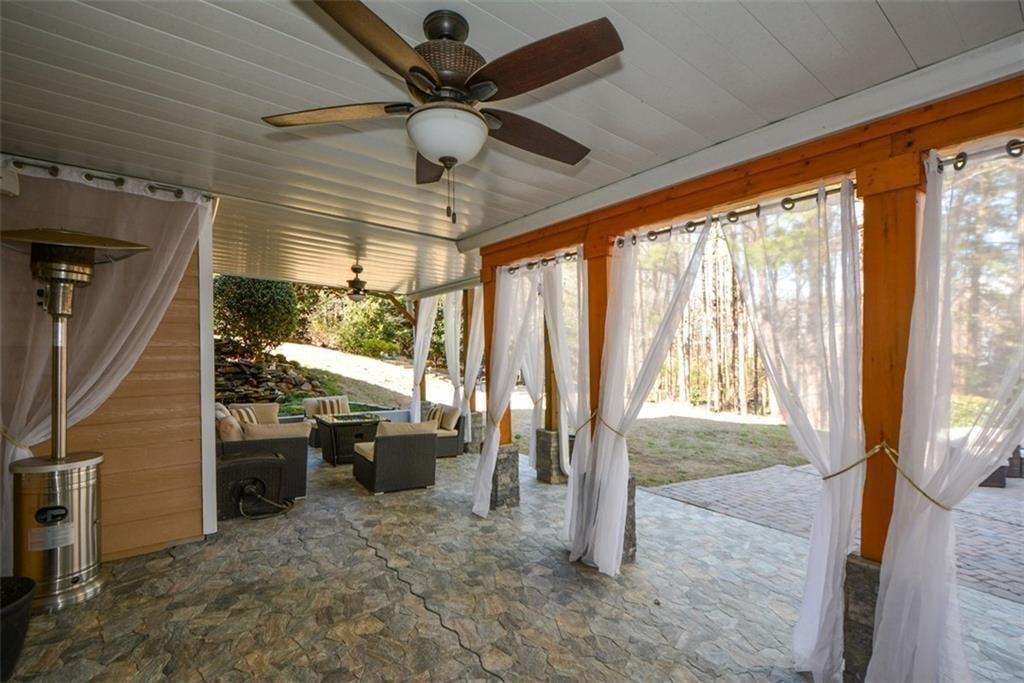 515 Hillcrest View Drive NE