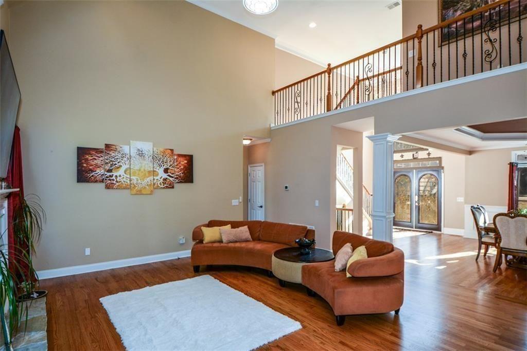 515 Hillcrest View Drive NE