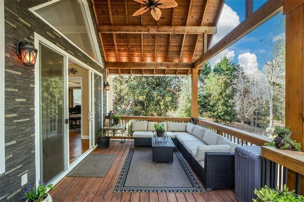 515 Hillcrest View Drive NE