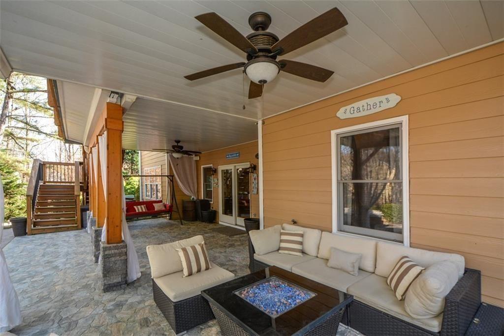 515 Hillcrest View Drive NE