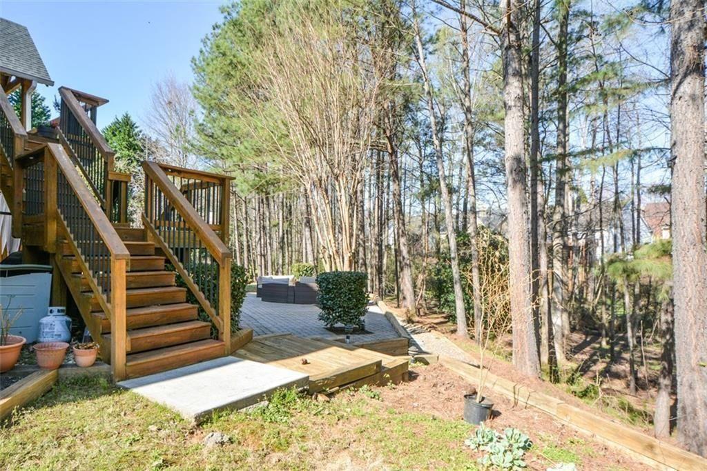 515 Hillcrest View Drive NE