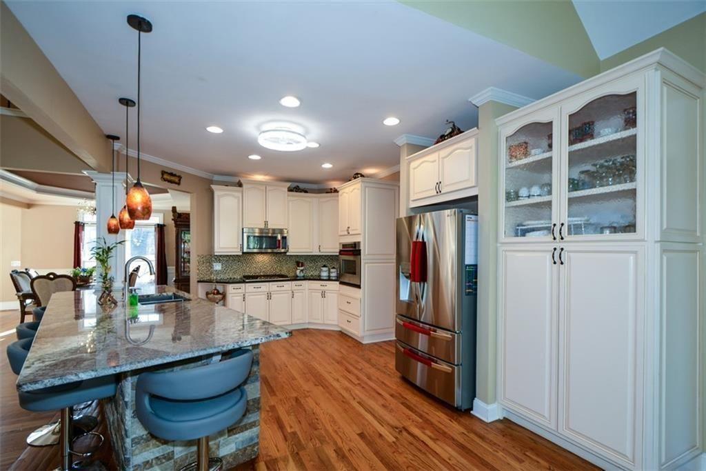 515 Hillcrest View Drive NE