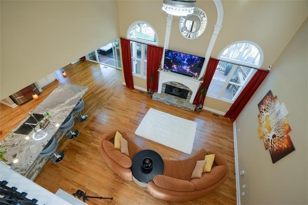 515 Hillcrest View Drive NE