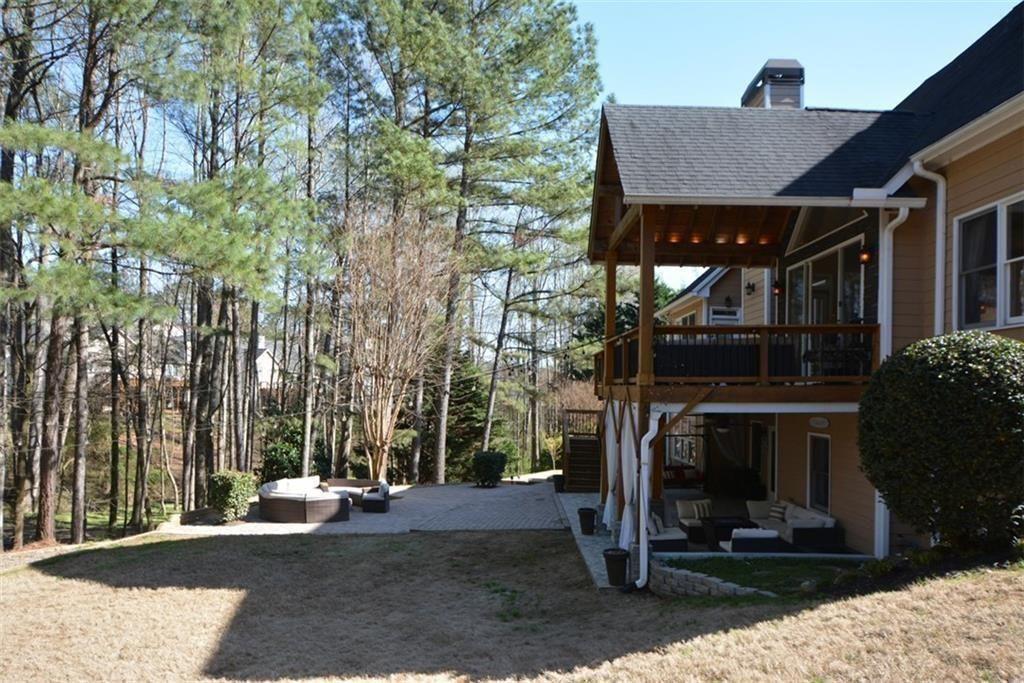 515 Hillcrest View Drive NE